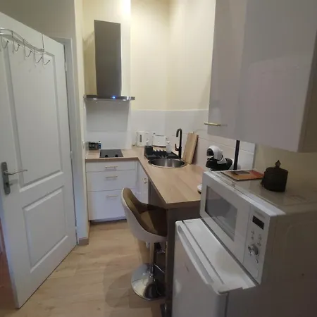 Apartment La *